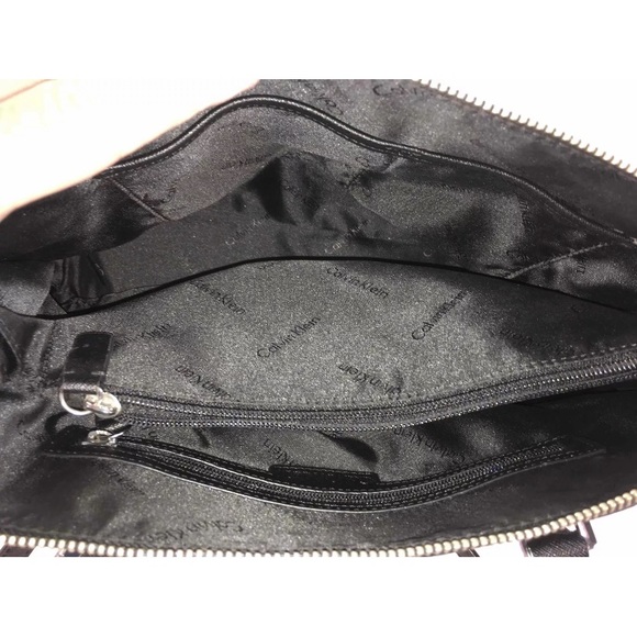 Calvin Klein saffiano large crossbody - Picture 5 of 5